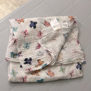 Lulujo baby girl muslin swaddle